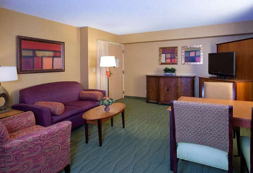 هتل Embassy Suites By Hilton Kansas City International Airport