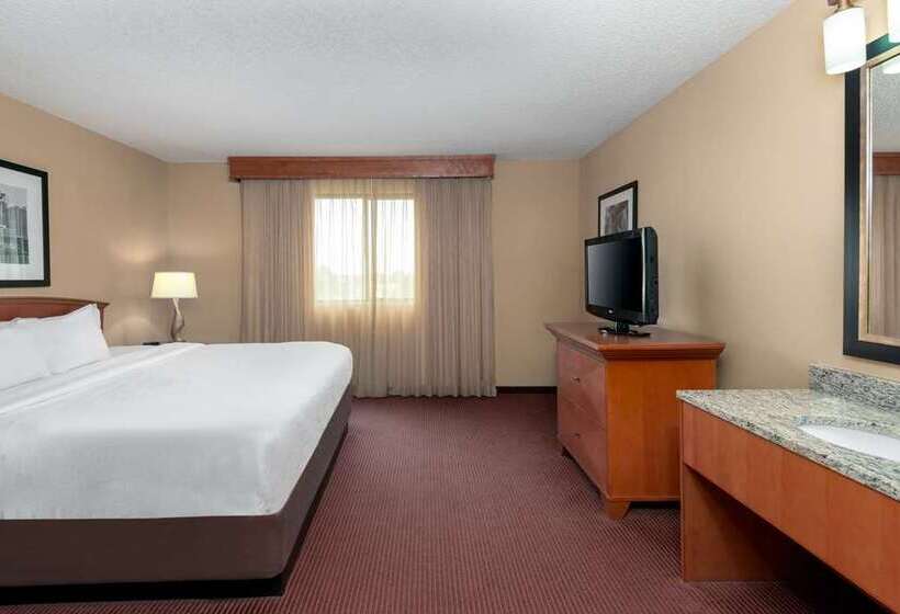 هتل Embassy Suites By Hilton Kansas City International Airport