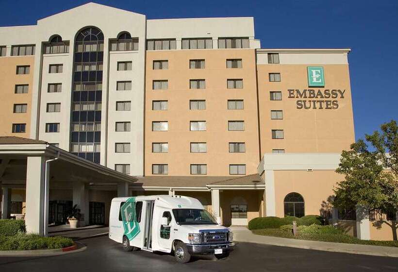 هتل Embassy Suites By Hilton Kansas City International Airport