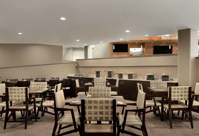 فندق Embassy Suites By Hilton Milwaukee Brookfield