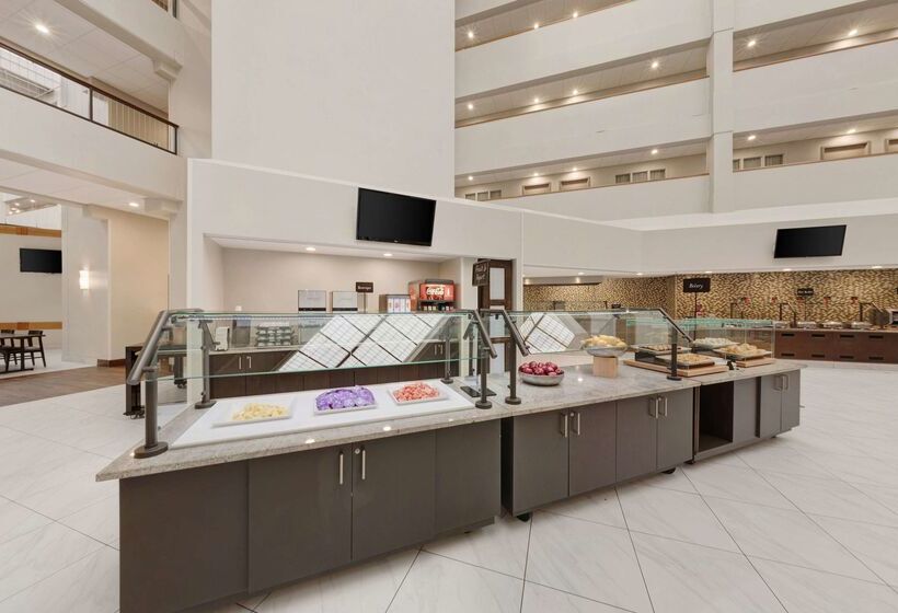 فندق Embassy Suites By Hilton Milwaukee Brookfield