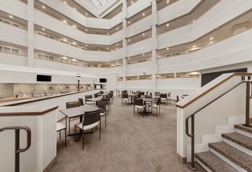 فندق Embassy Suites By Hilton Milwaukee Brookfield