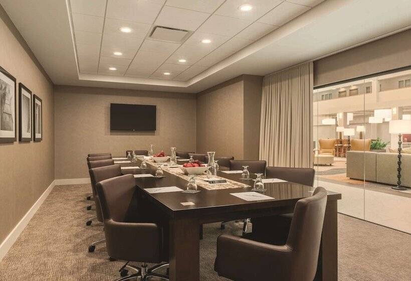 فندق Embassy Suites By Hilton Milwaukee Brookfield