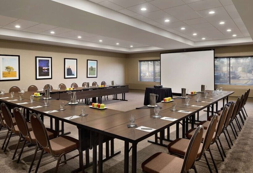 فندق Embassy Suites By Hilton Milwaukee Brookfield