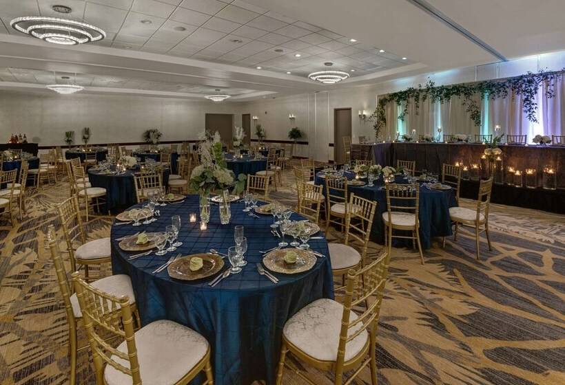 فندق Embassy Suites By Hilton Milwaukee Brookfield