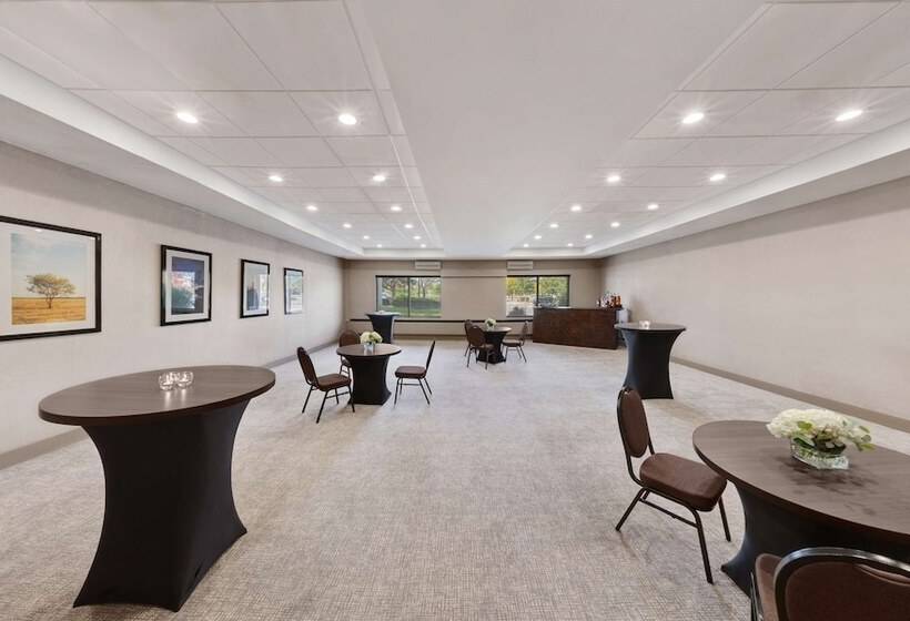 فندق Embassy Suites By Hilton Milwaukee Brookfield