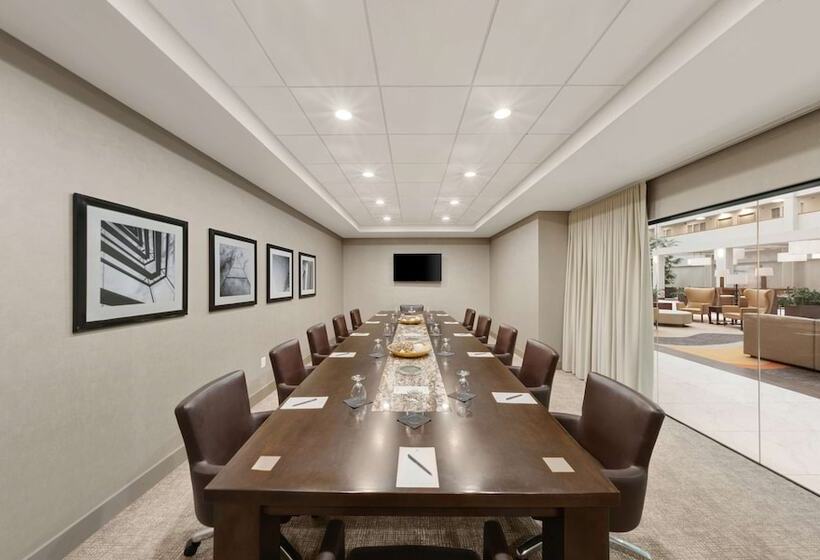 فندق Embassy Suites By Hilton Milwaukee Brookfield