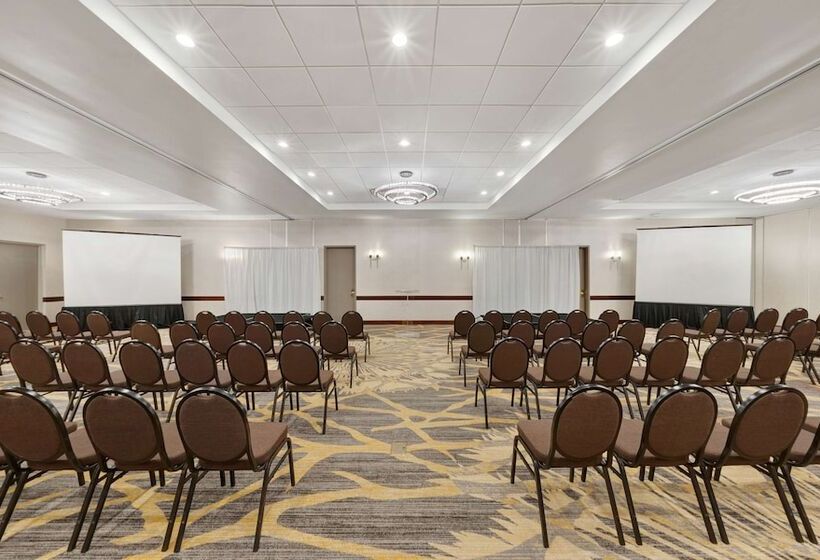 فندق Embassy Suites By Hilton Milwaukee Brookfield