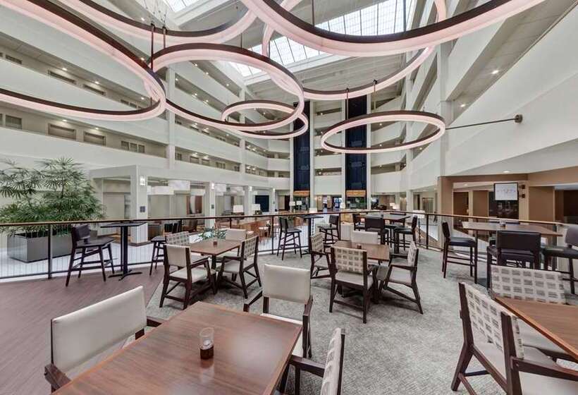 فندق Embassy Suites By Hilton Milwaukee Brookfield