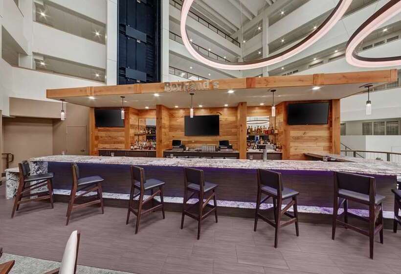 فندق Embassy Suites By Hilton Milwaukee Brookfield