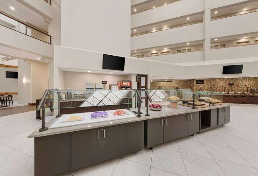 فندق Embassy Suites By Hilton Milwaukee Brookfield