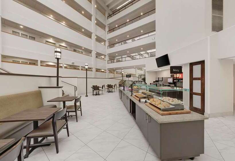 فندق Embassy Suites By Hilton Milwaukee Brookfield