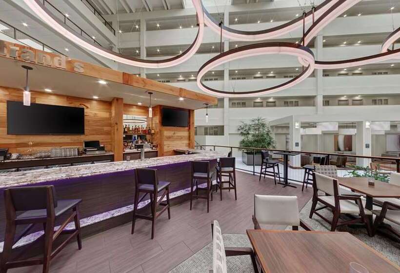 فندق Embassy Suites By Hilton Milwaukee Brookfield