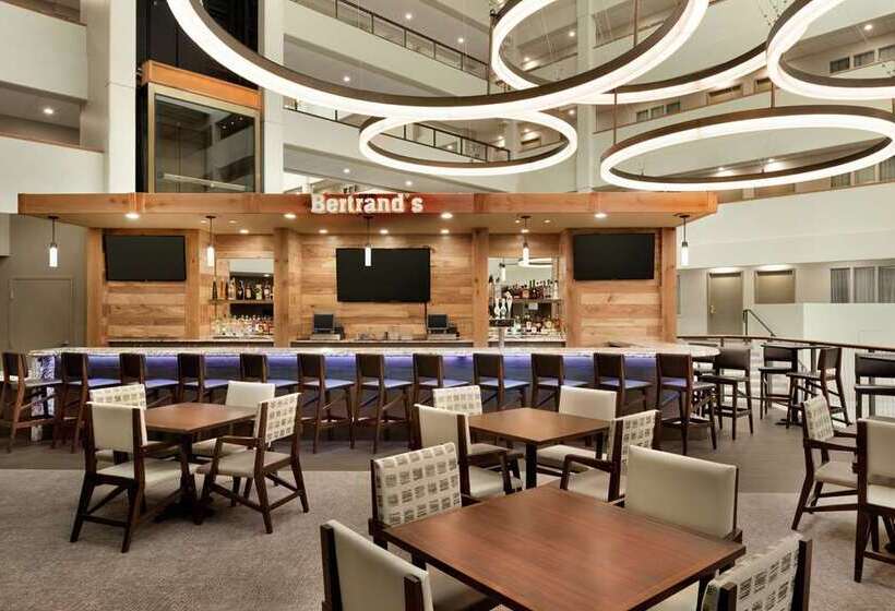 فندق Embassy Suites By Hilton Milwaukee Brookfield