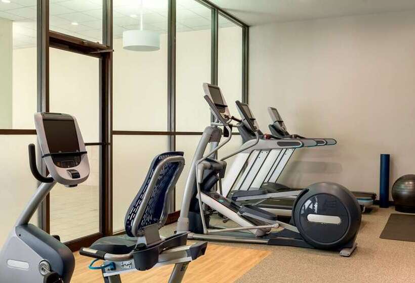 فندق Embassy Suites By Hilton Milwaukee Brookfield