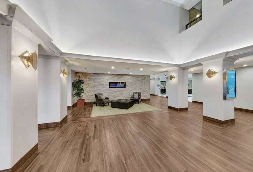 فندق Embassy Suites By Hilton Milwaukee Brookfield