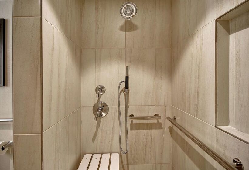 ホテル Embassy Suites By Hilton Raleigh Durham Research Triangle