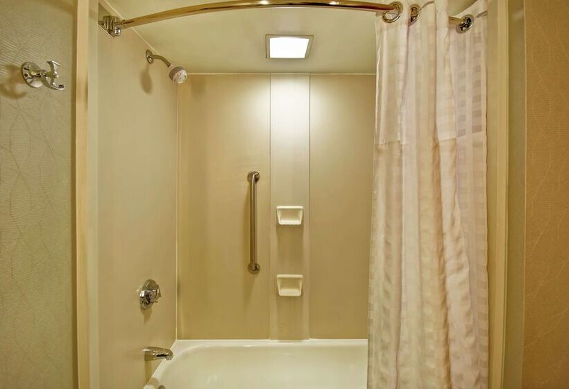 ホテル Embassy Suites By Hilton Raleigh Durham Research Triangle