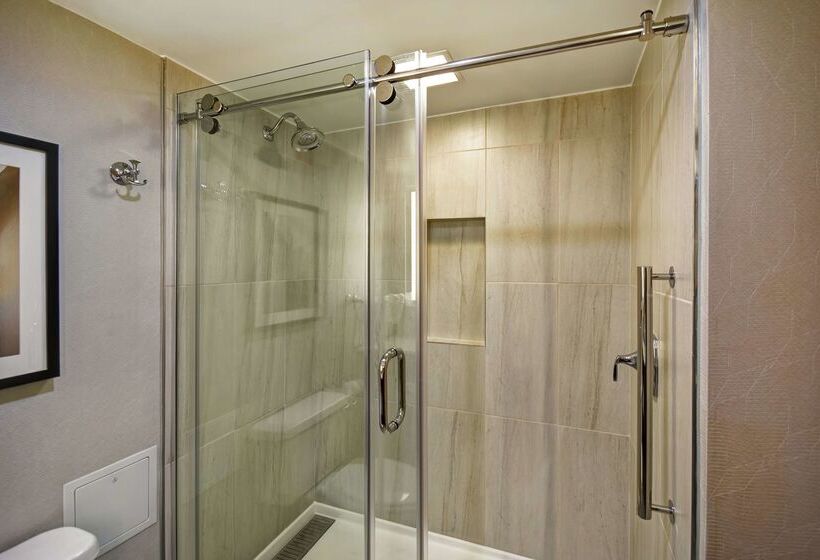 ホテル Embassy Suites By Hilton Raleigh Durham Research Triangle