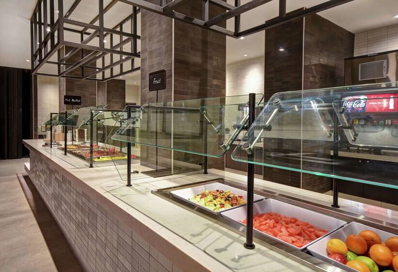 ホテル Embassy Suites By Hilton Raleigh Durham Research Triangle