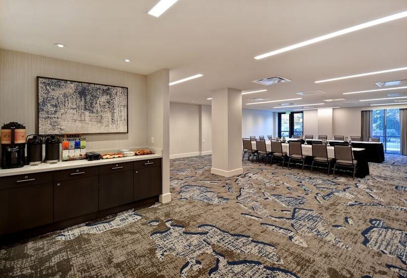 ホテル Embassy Suites By Hilton Raleigh Durham Research Triangle