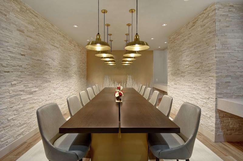 ホテル Embassy Suites By Hilton Raleigh Durham Research Triangle