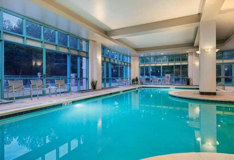 ホテル Embassy Suites By Hilton Raleigh Durham Research Triangle