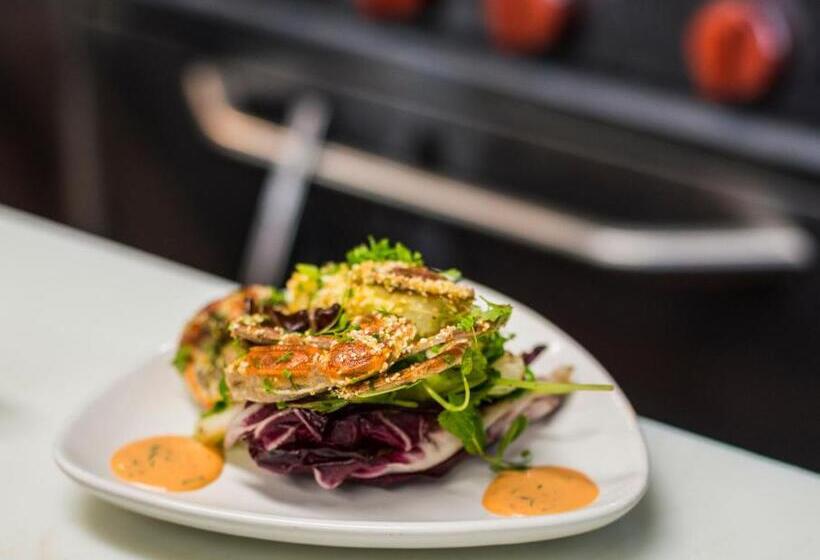 فندق Emerson Inn By The Sea