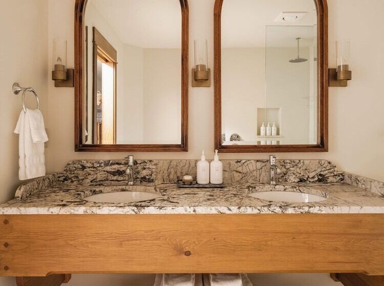 ホテル Enzian Inn