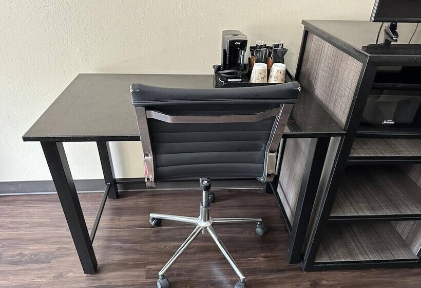 酒店 Express Inn & Suites