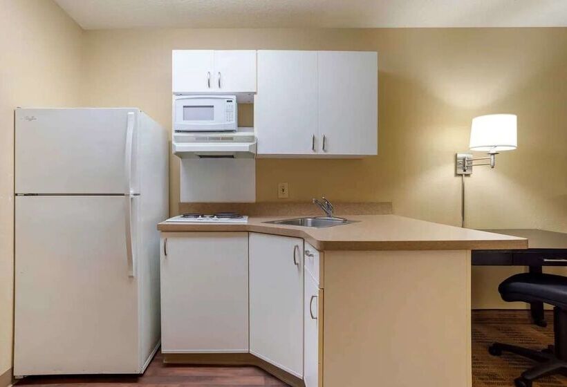 هتل Sonesta Simply Suites Lafayette Airport