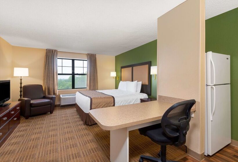 Отель Extended Stay America Suites Chicago Woodfield Mall