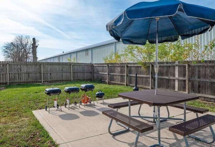 호텔 Suburban Studios Columbus North