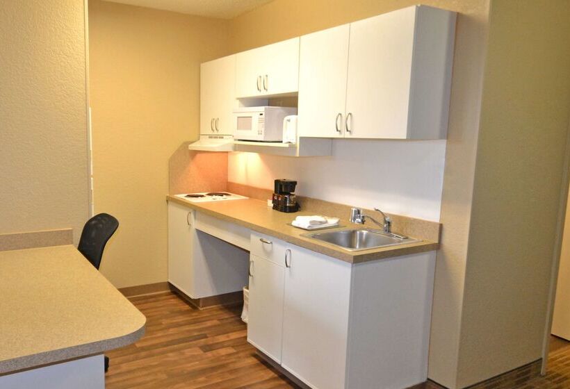 فندق Suburban Studios Auburn Hills   Detroit