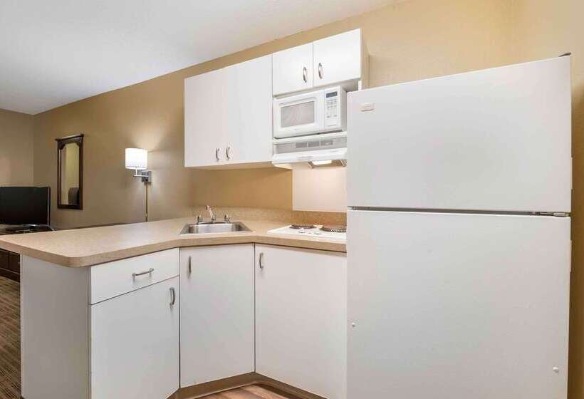 בית מלון כפרי Extended Stay America Suites  Indianapolis  Airport