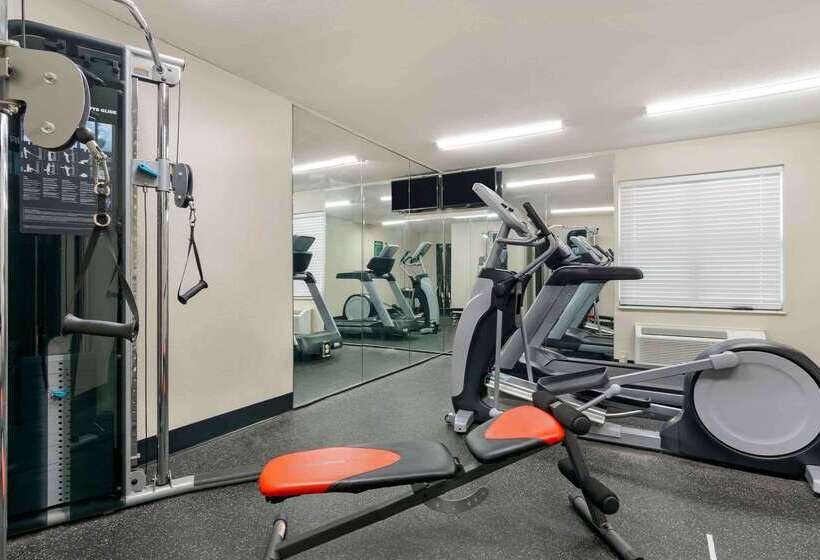 בית מלון כפרי Extended Stay America Suites  Kansas City  Airport