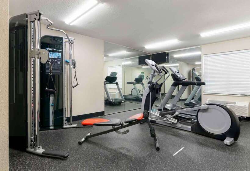 בית מלון כפרי Extended Stay America Suites  Kansas City  Airport