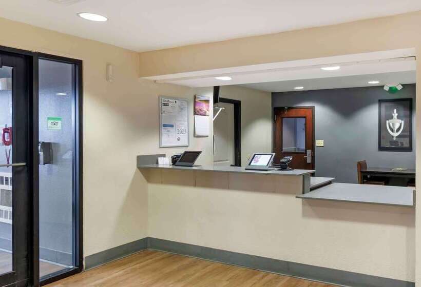 בית מלון כפרי Extended Stay America Suites  Kansas City  Airport