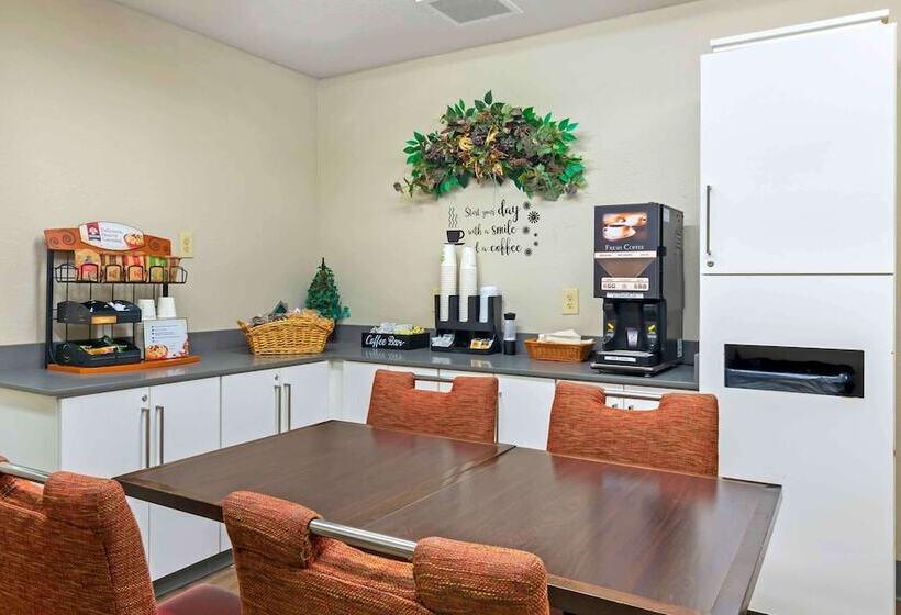 בית מלון כפרי Extended Stay America Suites  Kansas City  Airport