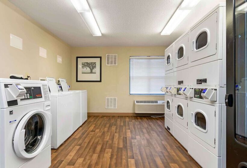 בית מלון כפרי Extended Stay America Suites  Kansas City  Airport