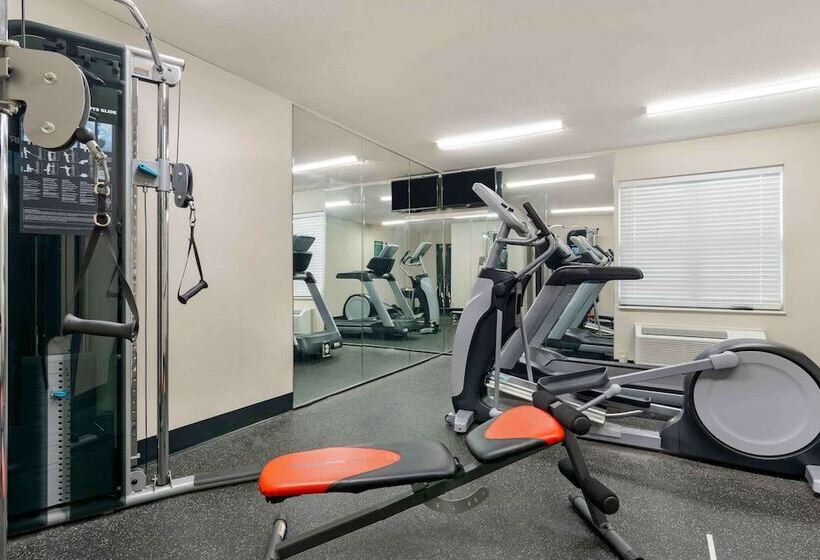 בית מלון כפרי Extended Stay America Suites  Kansas City  Airport