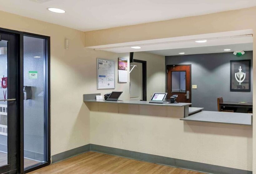 בית מלון כפרי Extended Stay America Suites  Kansas City  Airport