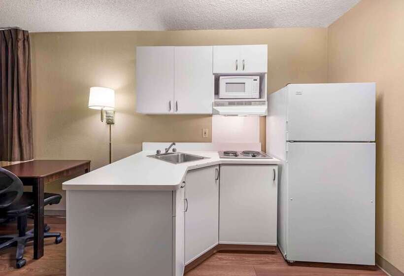 בית מלון כפרי Extended Stay America Suites  Los Angeles  Long Beach Airport