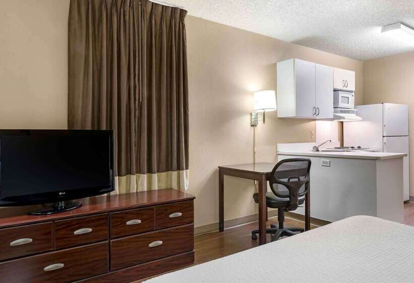בית מלון כפרי Extended Stay America Suites  Los Angeles  Long Beach Airport