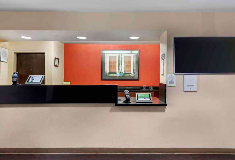 בית מלון כפרי Extended Stay America Suites  Los Angeles  Long Beach Airport