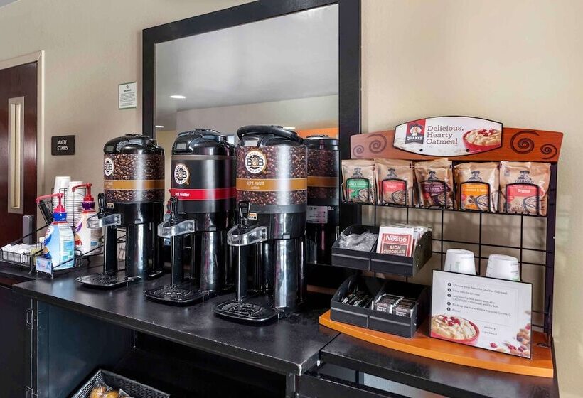 בית מלון כפרי Extended Stay America Suites  Los Angeles  Long Beach Airport