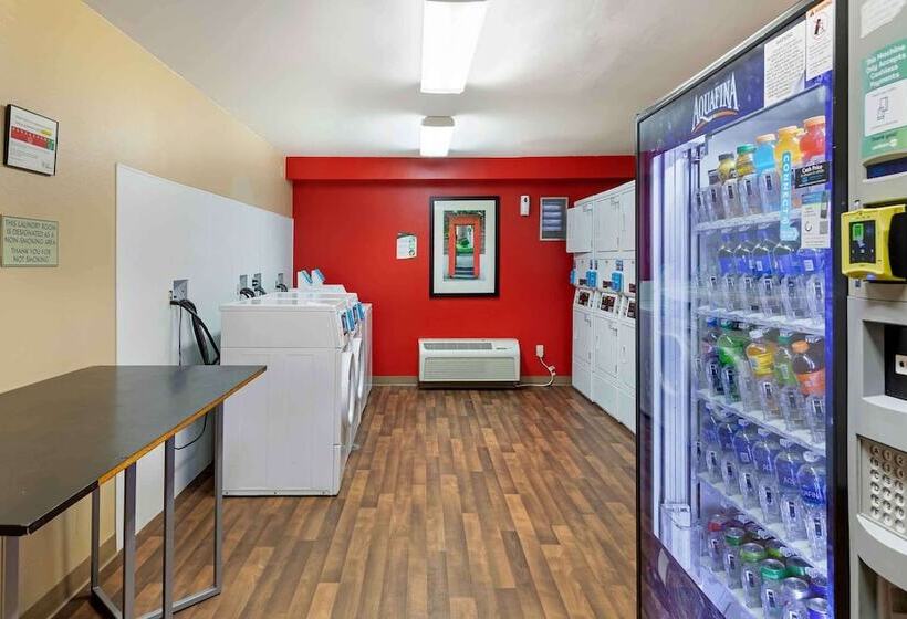 בית מלון כפרי Extended Stay America Suites  Los Angeles  Long Beach Airport