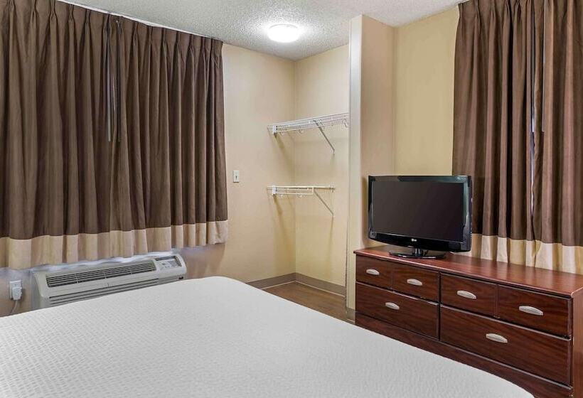 בית מלון כפרי Extended Stay America Suites  Los Angeles  Long Beach Airport