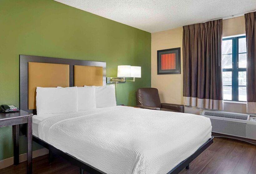 בית מלון כפרי Extended Stay America Suites  Los Angeles  Long Beach Airport