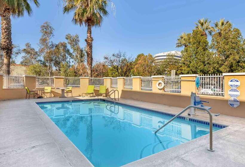 בית מלון כפרי Extended Stay America Suites  Los Angeles  Ontario Airport